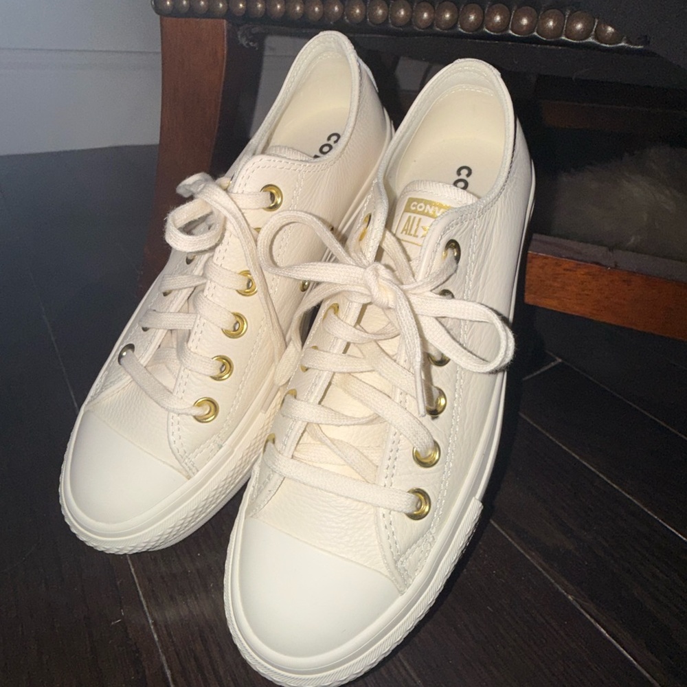 Converse Women's Cream Leather Sneakers Size 5m/7w